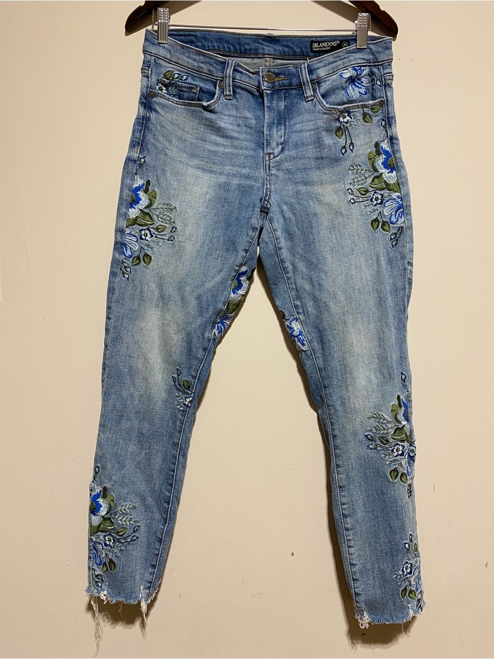 Blank NYC Floral Embroidered Skinny Jeans Boho Beachy Cottage Blue Size 28